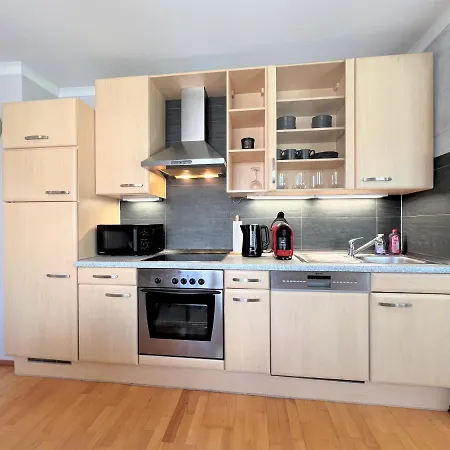 Perfekt Fuer Gruppen! 150m2 Ferienhaus, Terrasse, Balkon, Garten, Wanderwege, Optimale Anbindung
