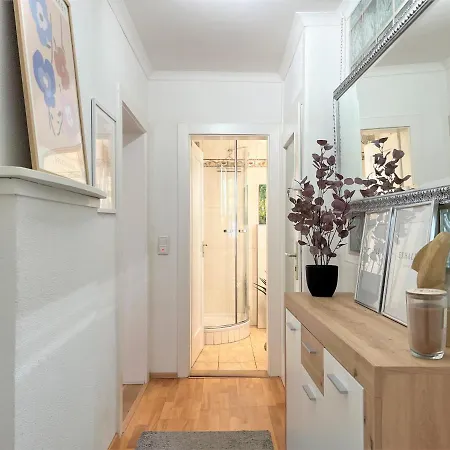 Perfekt Fuer Gruppen! 150m2 Ferienhaus, Terrasse, Balkon, Garten, Wanderwege, Optimale Anbindung *