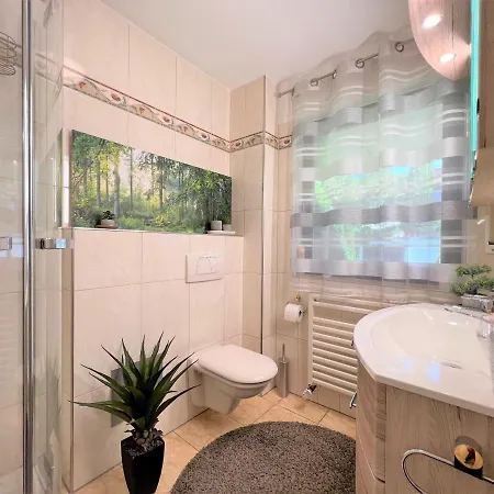 Perfekt Fuer Gruppen! 150m2 Ferienhaus, Terrasse, Balkon, Garten, Wanderwege, Optimale Anbindung *