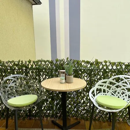 Perfekt Fuer Gruppen! 150m2 Ferienhaus, Terrasse, Balkon, Garten, Wanderwege, Optimale Anbindung *