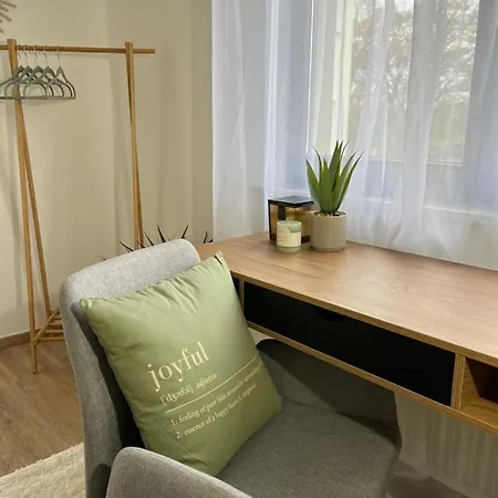 Perfekt Fuer Gruppen! 150m2 Ferienhaus, Terrasse, Balkon, Garten, Wanderwege, Optimale Anbindung 펜션