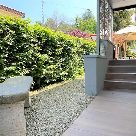 Ferienhaus Perfekt Fuer Gruppen! 150m2 Ferienhaus, Terrasse, Balkon, Garten, Wanderwege, Optimale Anbindung