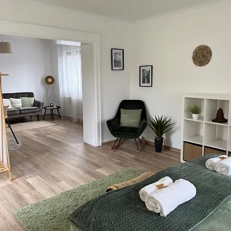 Casa vacanze Perfekt Fuer Gruppen! 150m2 Ferienhaus, Terrasse, Balkon, Garten, Wanderwege, Optimale Anbindung